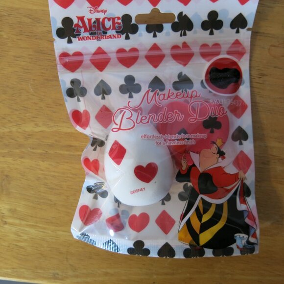 Alice in Wonderland Lip Gloss AND Beauty Blender Bundle 5 items - Picture 2 of 5